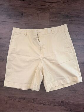 Southern Tide Men's Vintage Pale Yellow Flat-Front Chino Shorts